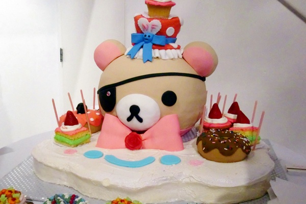 Bear birthday cake
